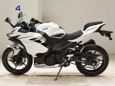 Kawasaki NINJA400-2