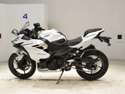 Kawasaki NINJA400-2