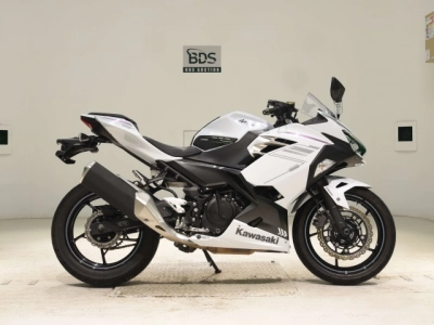 Kawasaki NINJA400-2