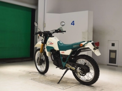 Yamaha SEROW 225-1