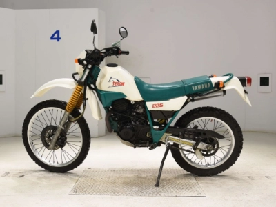 Yamaha SEROW 225-1