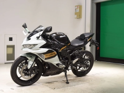 Kawasaki ZX-4R SE