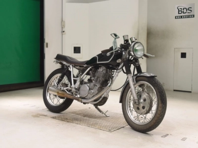 Yamaha SR400-1