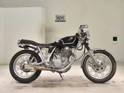 Yamaha SR400-2