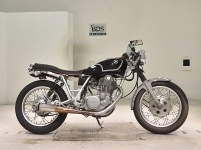 Yamaha SR400-2