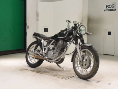 Yamaha SR400-2