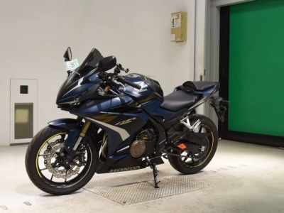 Honda CBR400R-2