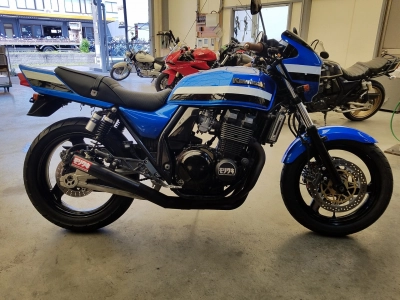 Kawasaki ZRX400