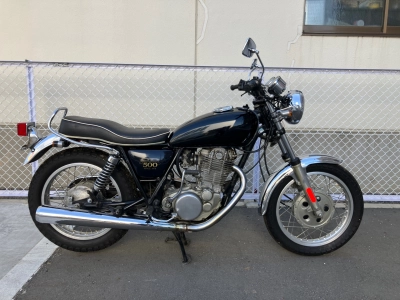 Yamaha SR400-1