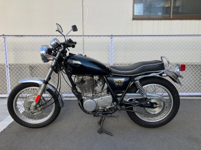Yamaha SR400-1