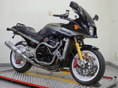Kawasaki GPZ900R