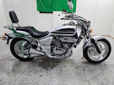 Honda V-TWIN MAGNA