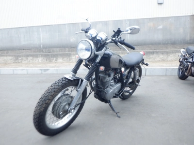 Yamaha SR400-1