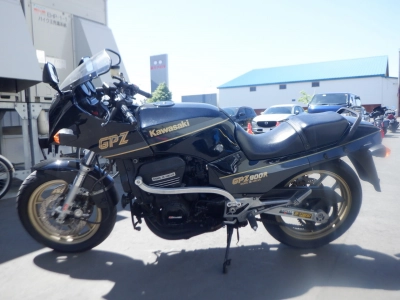 Kawasaki GPZ900R