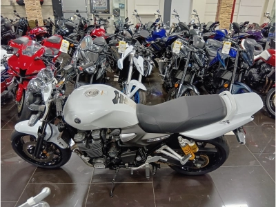 Yamaha XJR1300