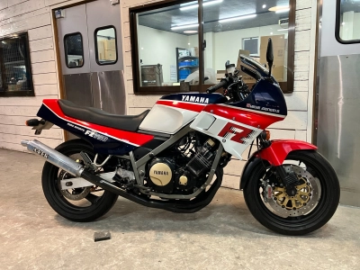 Yamaha FZ750