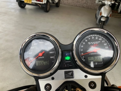 Honda CB400SF VTEC Spec2