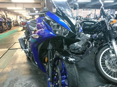 Yamaha YZF-R25 ABS