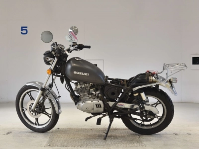 Suzuki GN125H