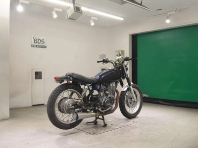 Yamaha SR400-2