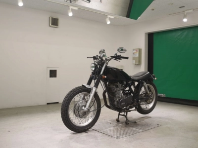 Yamaha SR400-2