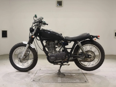 Yamaha SR400-2