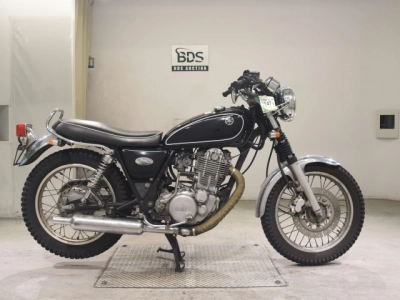 Yamaha SR400-3