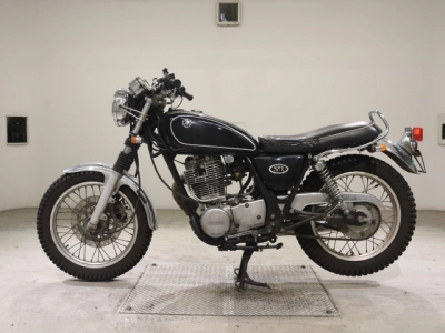 Yamaha SR400-3