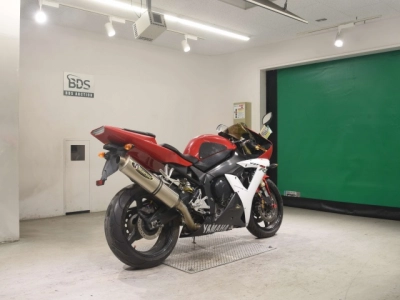 Yamaha YZF-R1