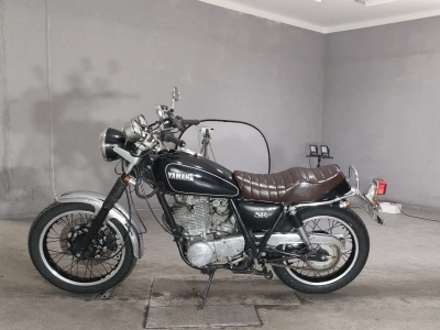 Yamaha SR400-1