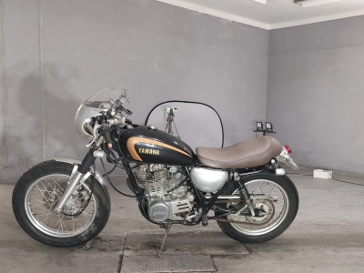Yamaha SR400-1
