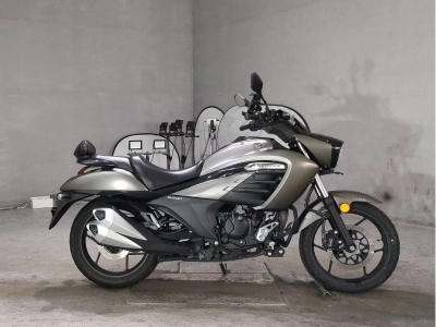 Suzuki  INTRUDER 150