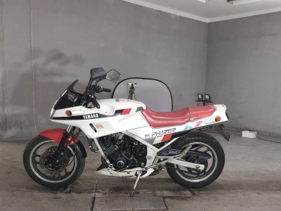 Yamaha FZ250 FEATHER