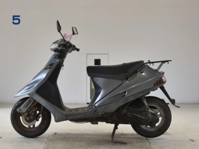 Suzuki ADDRESS V100