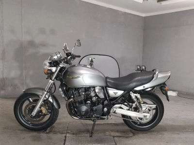 Suzuki INAZUMA 400