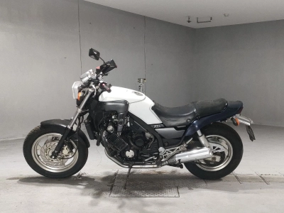 Yamaha FZX750