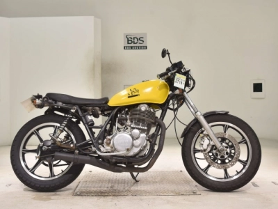 Yamaha SR400-2