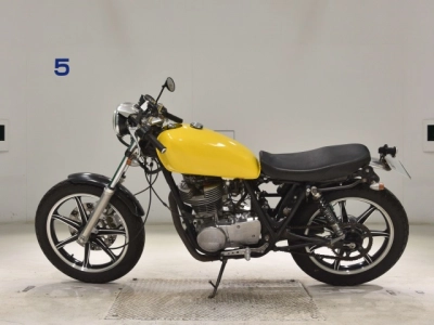 Yamaha SR400-2