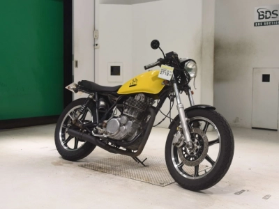 Yamaha SR400-2