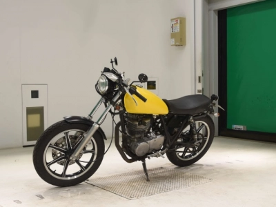 Yamaha SR400-2