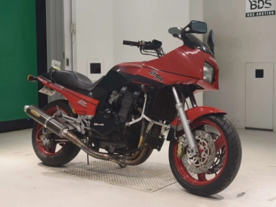 Kawasaki GPZ900R