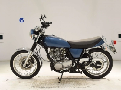 Yamaha SR400-5
