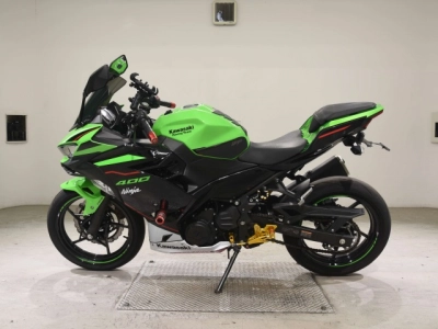Kawasaki NINJA400-2