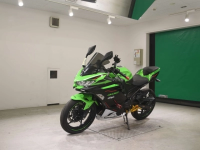 Kawasaki NINJA400-2