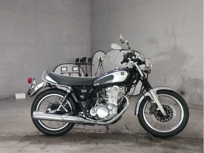 Yamaha SR400-1