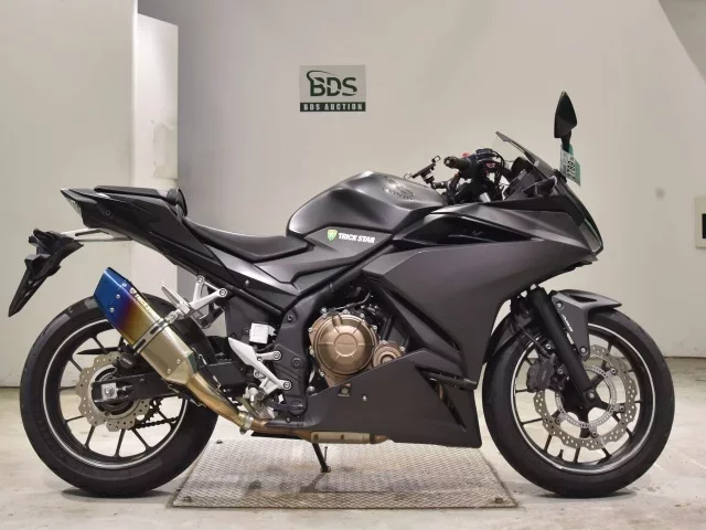 Honda CBR400R-2 лот № 2789 оценка 4  с аукциона в Японии