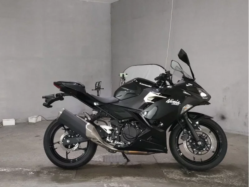 Kawasaki NINJA400 лот № 8153 оценка 4  с аукциона в Японии