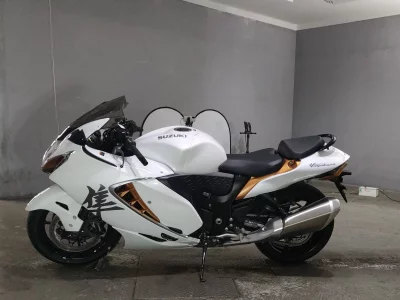 Suzuki GSX1300R HAYABUSA лот № 8400 оценка 4.5  с аукциона в Японии 2