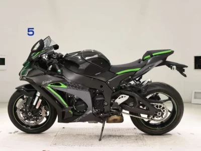 Kawasaki ZX-10RSE лот № 2665 оценка 5  с аукциона в Японии 2