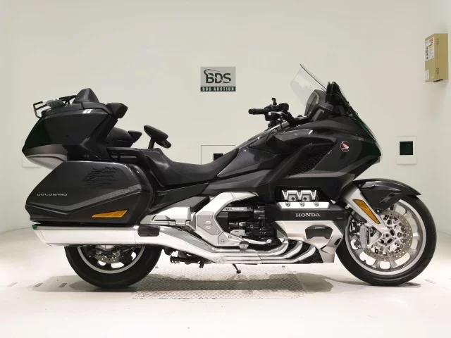 Honda GL1800-2 лот № 7718 оценка 5  с аукциона в Японии